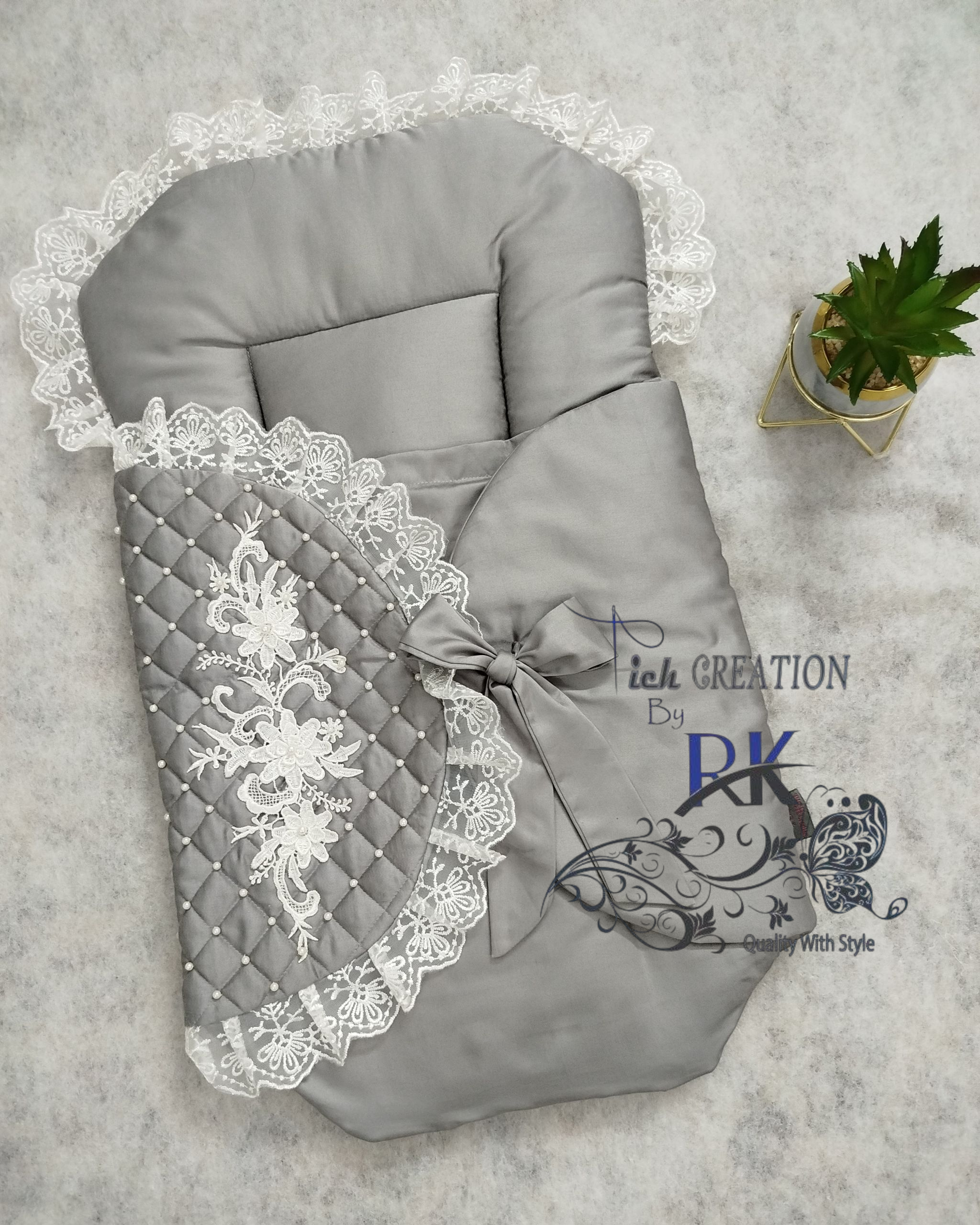 Fancy nest with Pillow